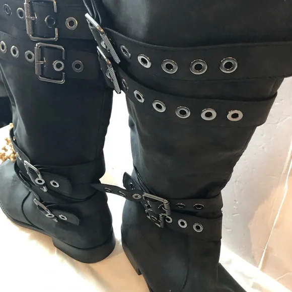 Women's Black Buckle Boots - Picture 7 of 11